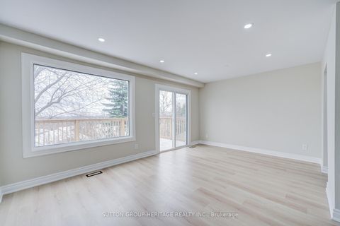 Photo 19 at 639 Down Crescent, Donevan, Oshawa