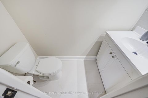 Photo 21 at 639 Down Crescent, Donevan, Oshawa