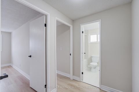 Photo 22 at 639 Down Crescent, Donevan, Oshawa