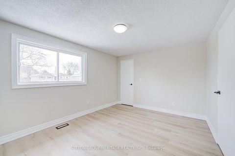 Photo 24 at 639 Down Crescent, Donevan, Oshawa