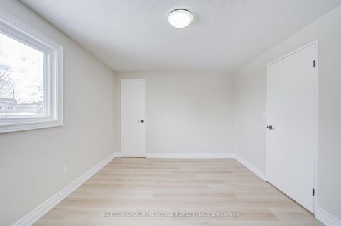 Photo 26 at 639 Down Crescent, Donevan, Oshawa