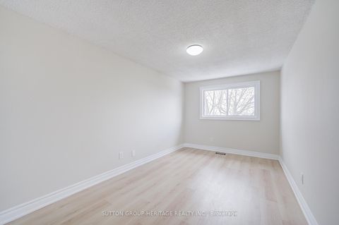 Photo 27 at 639 Down Crescent, Donevan, Oshawa