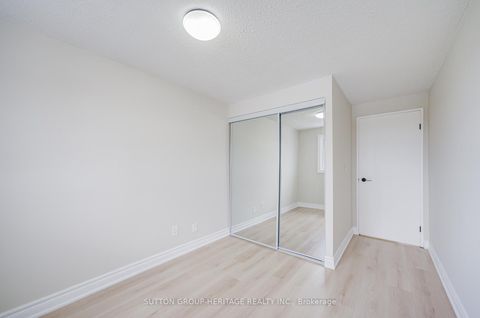 Photo 29 at 639 Down Crescent, Donevan, Oshawa