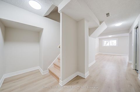 Photo 34 at 639 Down Crescent, Donevan, Oshawa