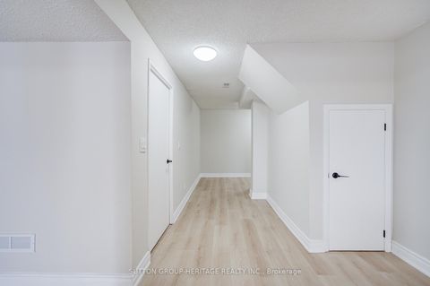 Photo 35 at 639 Down Crescent, Donevan, Oshawa