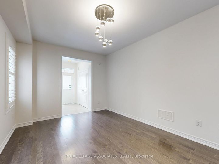 Photo 3 at 10 Lloyd Crescent, Northwest Brampton, Brampton