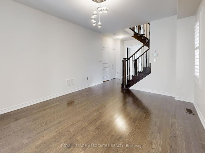 Photo 4 at 10 Lloyd Crescent, Northwest Brampton, Brampton