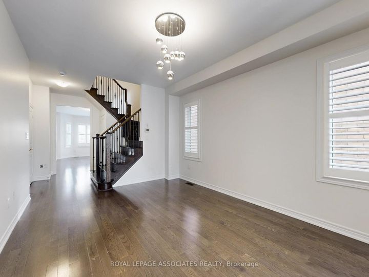 Photo 5 at 10 Lloyd Crescent, Northwest Brampton, Brampton