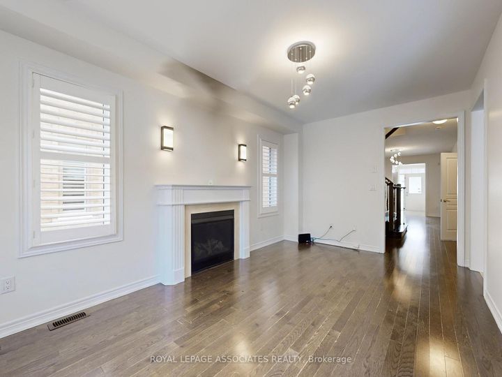 Photo 6 at 10 Lloyd Crescent, Northwest Brampton, Brampton