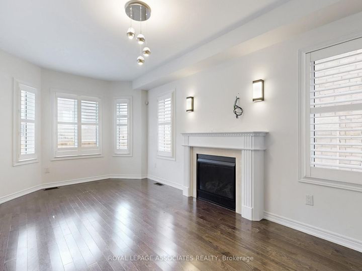 Photo 7 at 10 Lloyd Crescent, Northwest Brampton, Brampton