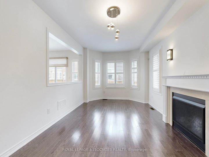 Photo 8 at 10 Lloyd Crescent, Northwest Brampton, Brampton