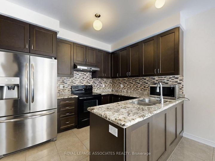 Photo 12 at 10 Lloyd Crescent, Northwest Brampton, Brampton