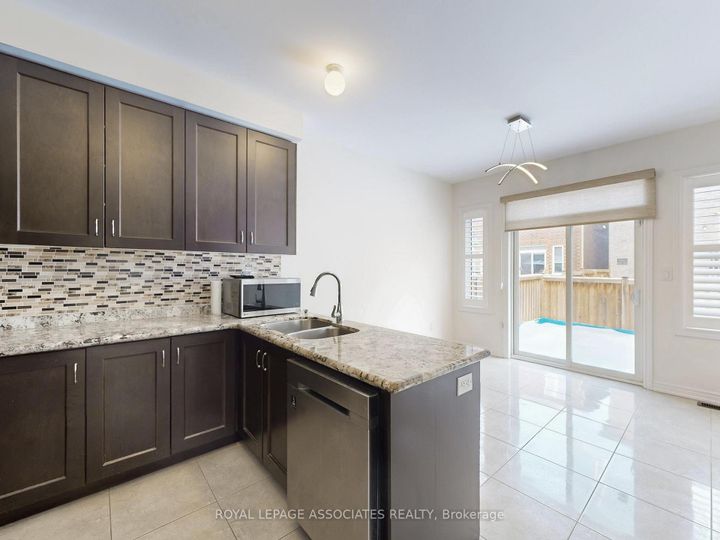 Photo 14 at 10 Lloyd Crescent, Northwest Brampton, Brampton