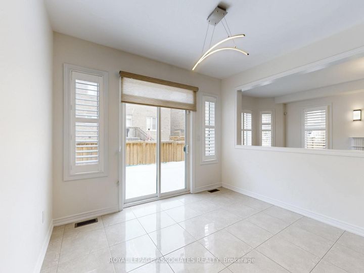 Photo 17 at 10 Lloyd Crescent, Northwest Brampton, Brampton