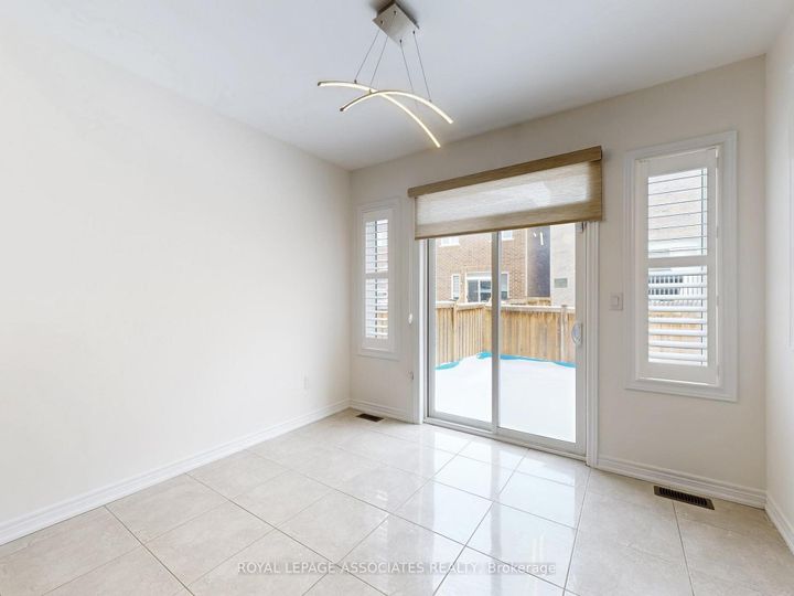 Photo 18 at 10 Lloyd Crescent, Northwest Brampton, Brampton