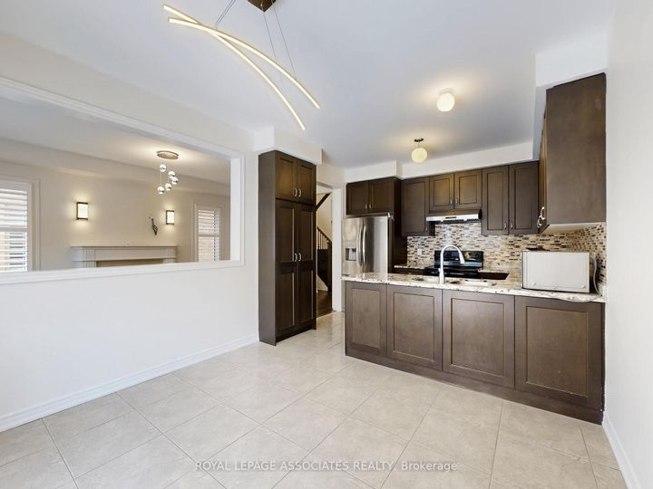 Photo 19 at 10 Lloyd Crescent, Northwest Brampton, Brampton