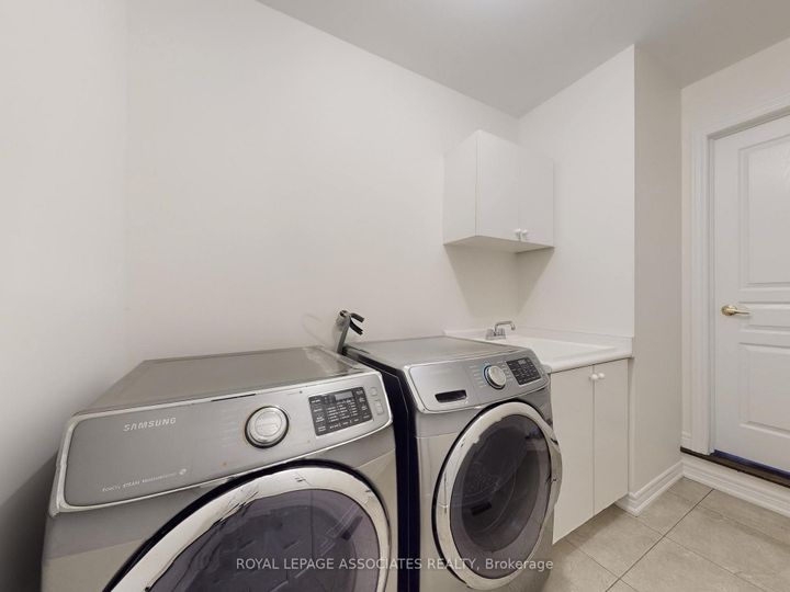 Photo 22 at 10 Lloyd Crescent, Northwest Brampton, Brampton