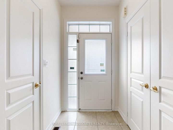 Photo 23 at 10 Lloyd Crescent, Northwest Brampton, Brampton