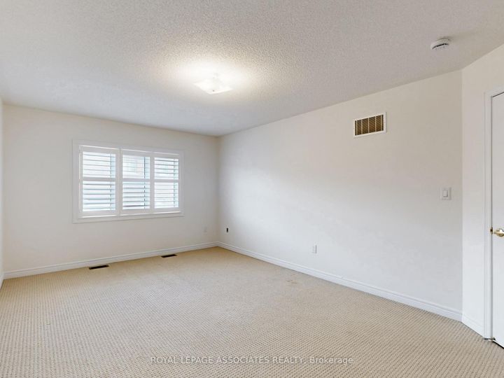 Photo 26 at 10 Lloyd Crescent, Northwest Brampton, Brampton