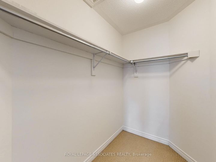 Photo 29 at 10 Lloyd Crescent, Northwest Brampton, Brampton