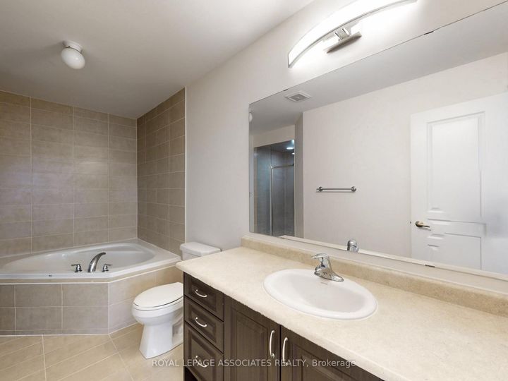 Photo 30 at 10 Lloyd Crescent, Northwest Brampton, Brampton