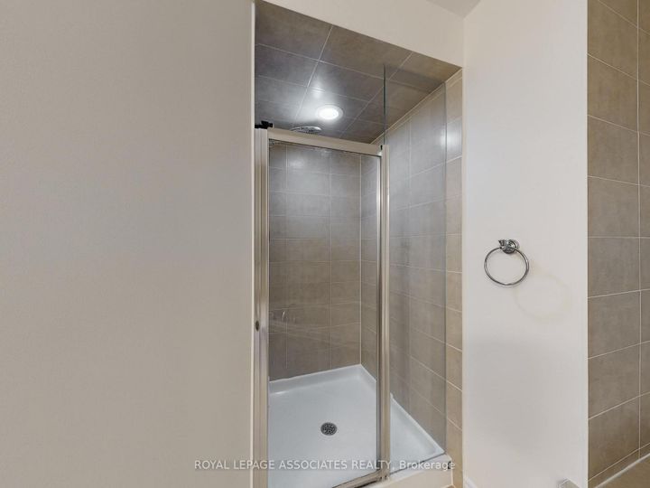 Photo 31 at 10 Lloyd Crescent, Northwest Brampton, Brampton