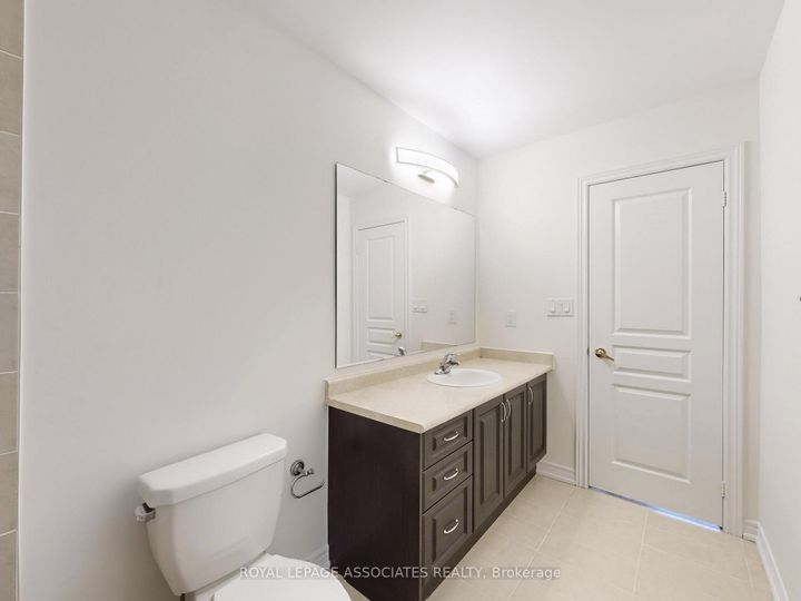 Photo 32 at 10 Lloyd Crescent, Northwest Brampton, Brampton