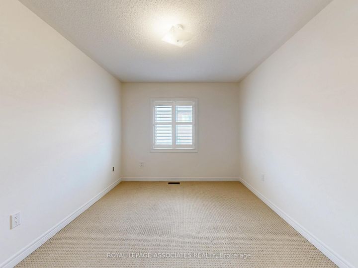 Photo 34 at 10 Lloyd Crescent, Northwest Brampton, Brampton