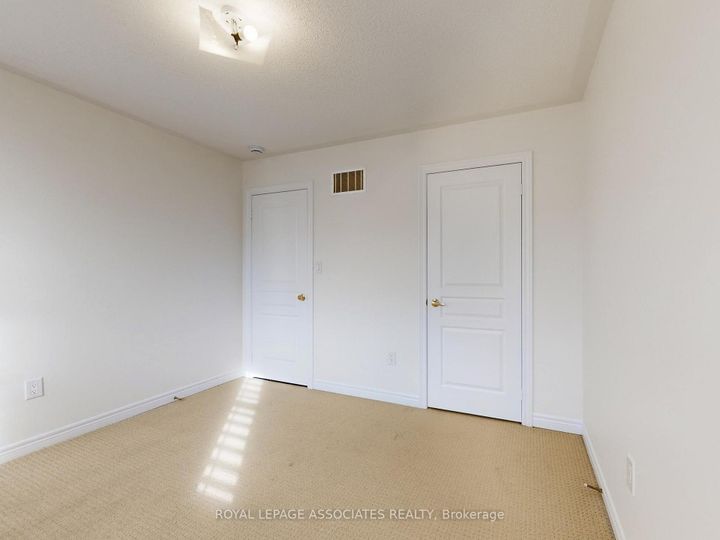 Photo 41 at 10 Lloyd Crescent, Northwest Brampton, Brampton