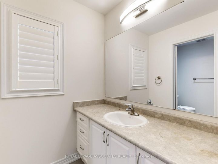 Photo 42 at 10 Lloyd Crescent, Northwest Brampton, Brampton