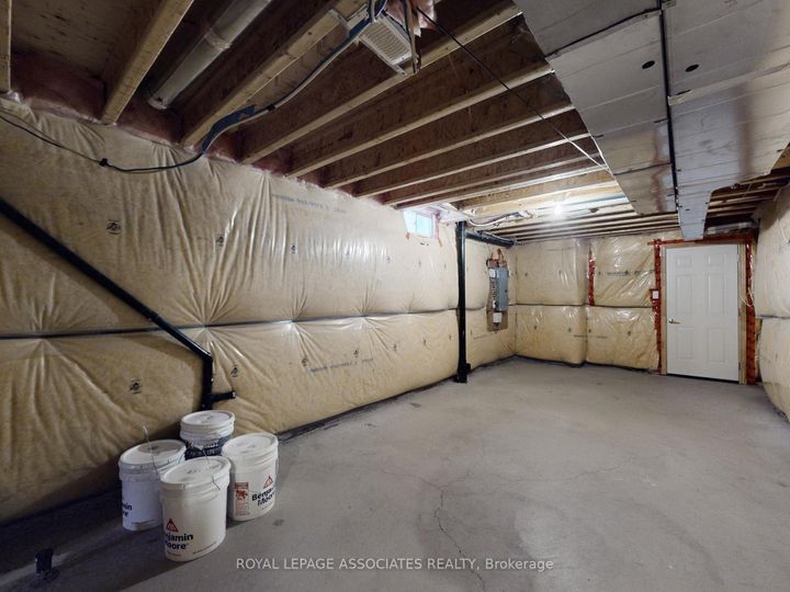 Photo 44 at 10 Lloyd Crescent, Northwest Brampton, Brampton