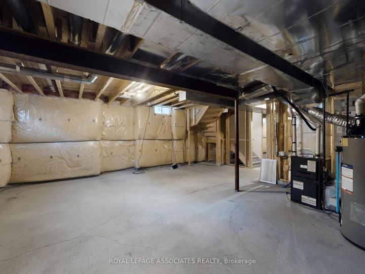 Photo 46 at 10 Lloyd Crescent, Northwest Brampton, Brampton