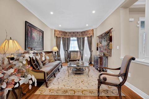 Photo 5 at 11 Beauvista Court, Vellore Village, Vaughan