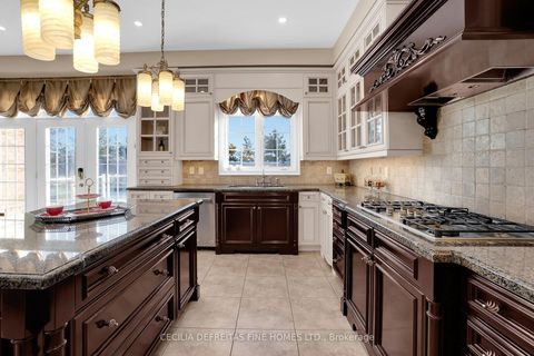 Photo 12 at 11 Beauvista Court, Vellore Village, Vaughan