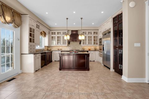 Photo 13 at 11 Beauvista Court, Vellore Village, Vaughan