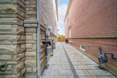 Photo 31 at 11 Beauvista Court, Vellore Village, Vaughan