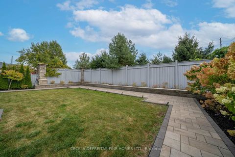 Photo 33 at 11 Beauvista Court, Vellore Village, Vaughan