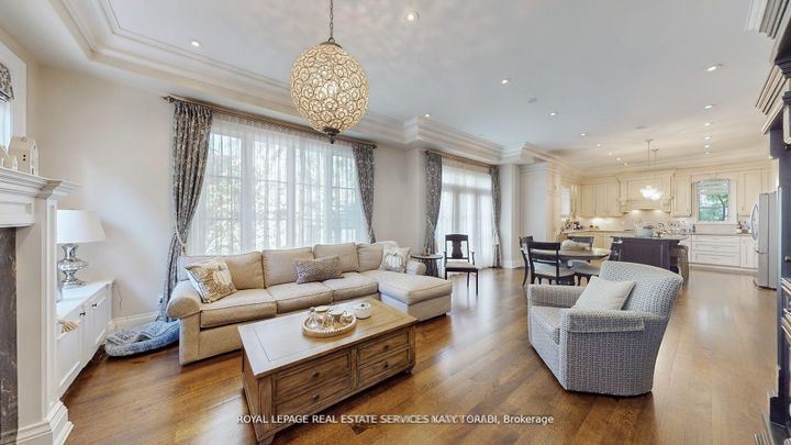 Photo 10 at 1B Carluke Crescent, Windfields, Toronto