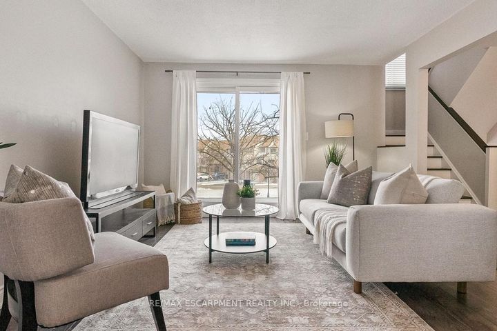 Photo 5 at 56 - 6780 Formentera Avenue, Meadowvale, Mississauga