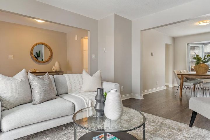 Photo 7 at 56 - 6780 Formentera Avenue, Meadowvale, Mississauga