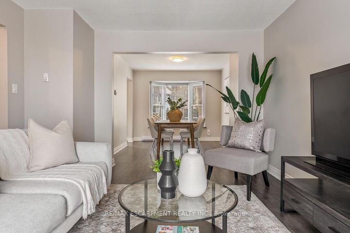 Photo 8 at 56 - 6780 Formentera Avenue, Meadowvale, Mississauga