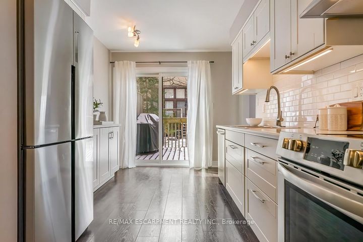 Photo 10 at 56 - 6780 Formentera Avenue, Meadowvale, Mississauga