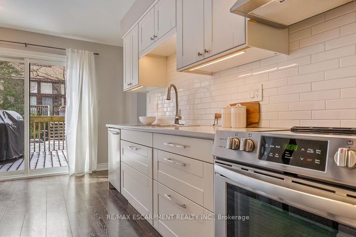 Photo 11 at 56 - 6780 Formentera Avenue, Meadowvale, Mississauga