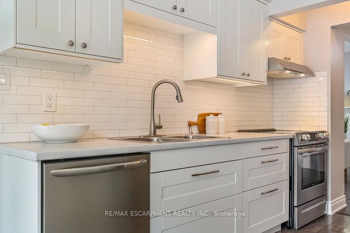 Photo 13 at 56 - 6780 Formentera Avenue, Meadowvale, Mississauga