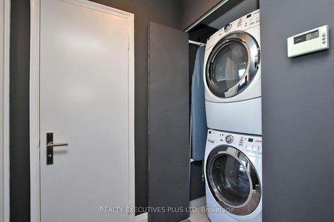 Photo 12 at 604 - 18 Hillcrest Avenue, Willowdale East, Toronto