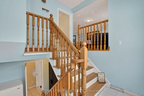 Photo 3 at 47 Navaho Drive, Pleasant View, Toronto