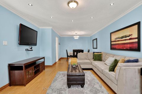 Photo 7 at 47 Navaho Drive, Pleasant View, Toronto