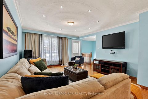 Photo 9 at 47 Navaho Drive, Pleasant View, Toronto