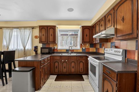 Photo 11 at 47 Navaho Drive, Pleasant View, Toronto