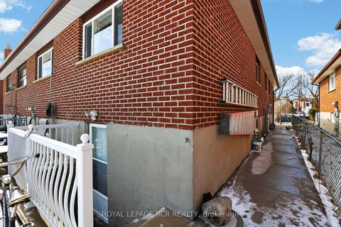 Photo 31 at 47 Navaho Drive, Pleasant View, Toronto